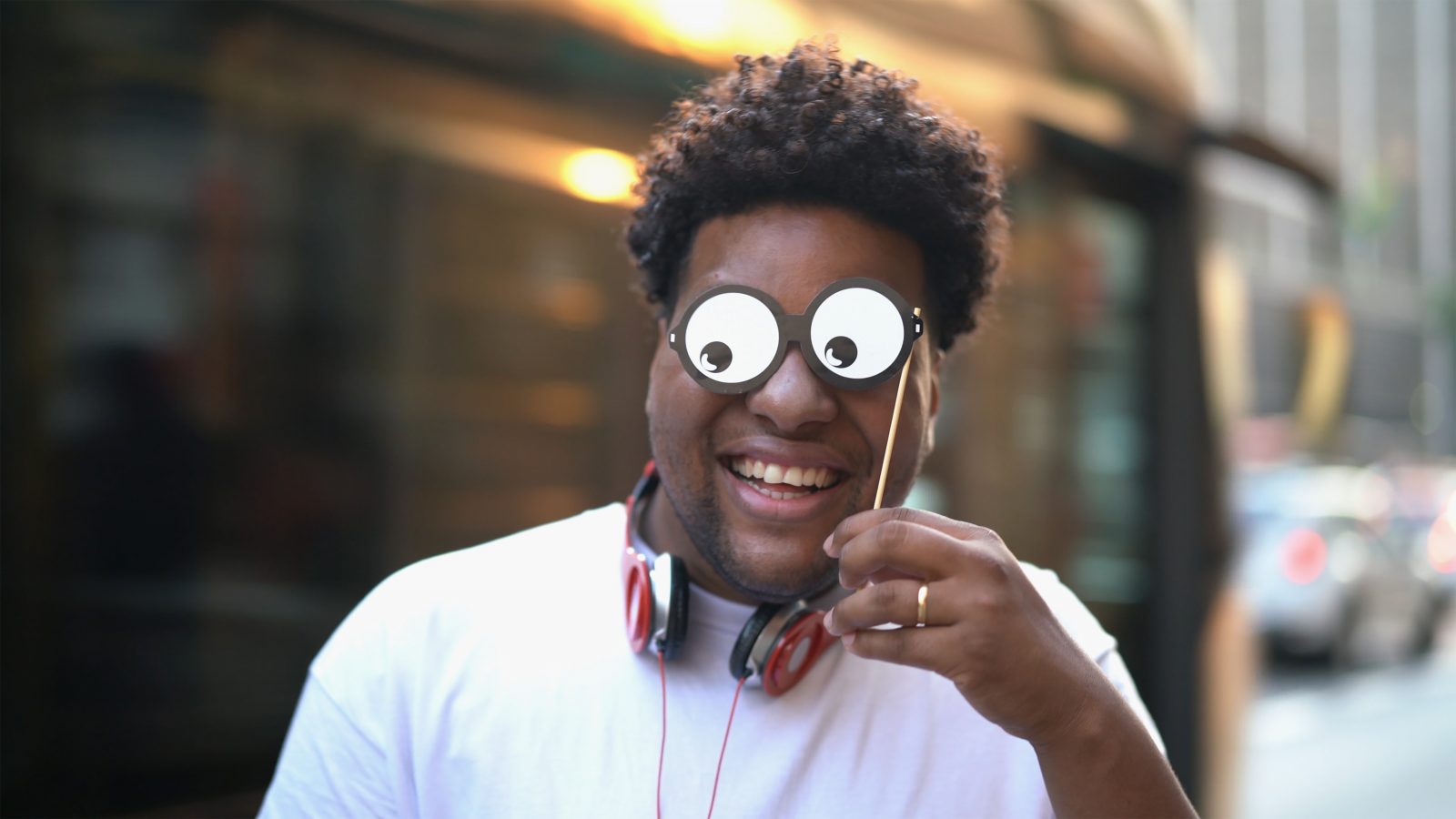 8 Funny Selfie Ideas to Spice Up Your 'Gram | Motif